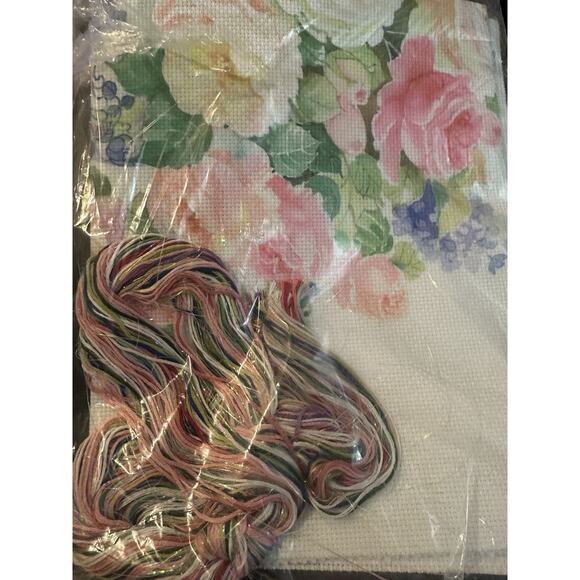 Candamar Designs Cross Stitch Kit SHIMMERING BOUTIQUE 51078 - Picture 3 of 4